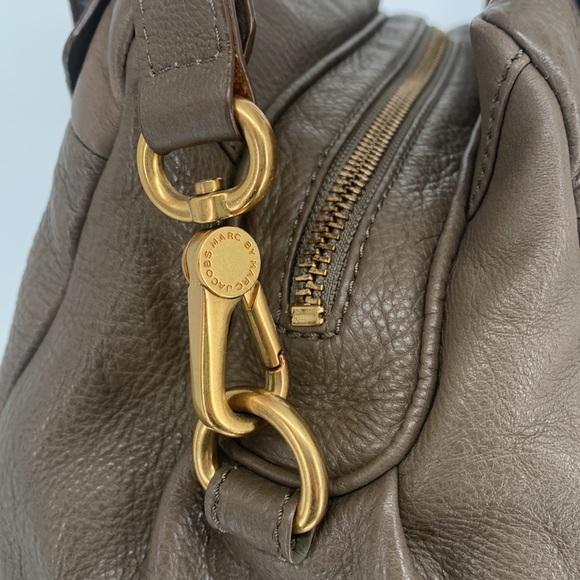 Marc Jacobs Brown Pebbled Leather Slouchy Two-Way convertible Bag - Picture 6 of 16